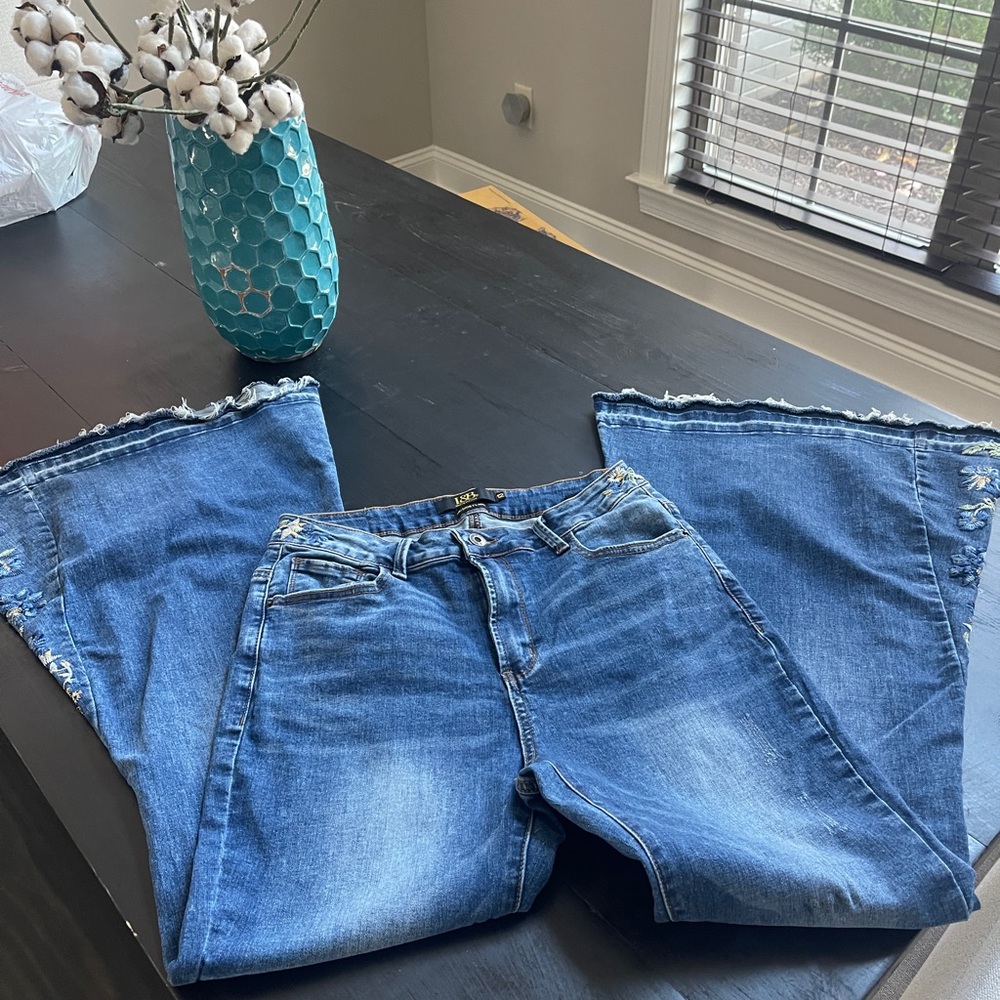 L&B Distressed Bohemian Bell bottom Blue Jeans with Floral Embroidery - Picture 3 of 8